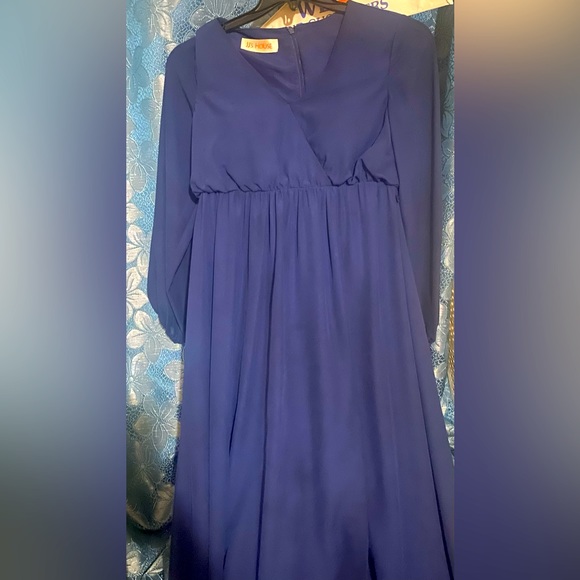 A-Line V-neck Floor-Length Bridesmaid Dress With Split Front - Picture 1 of 4